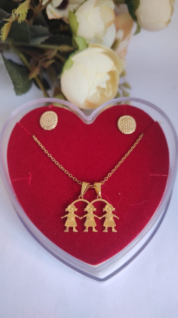 Conjunto semijoias 3 menininhas.