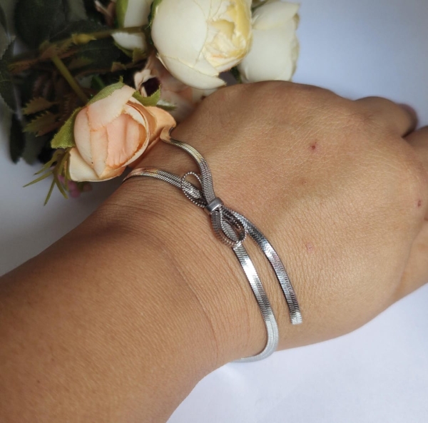 Pulseira fita com lacinho. - Image 2
