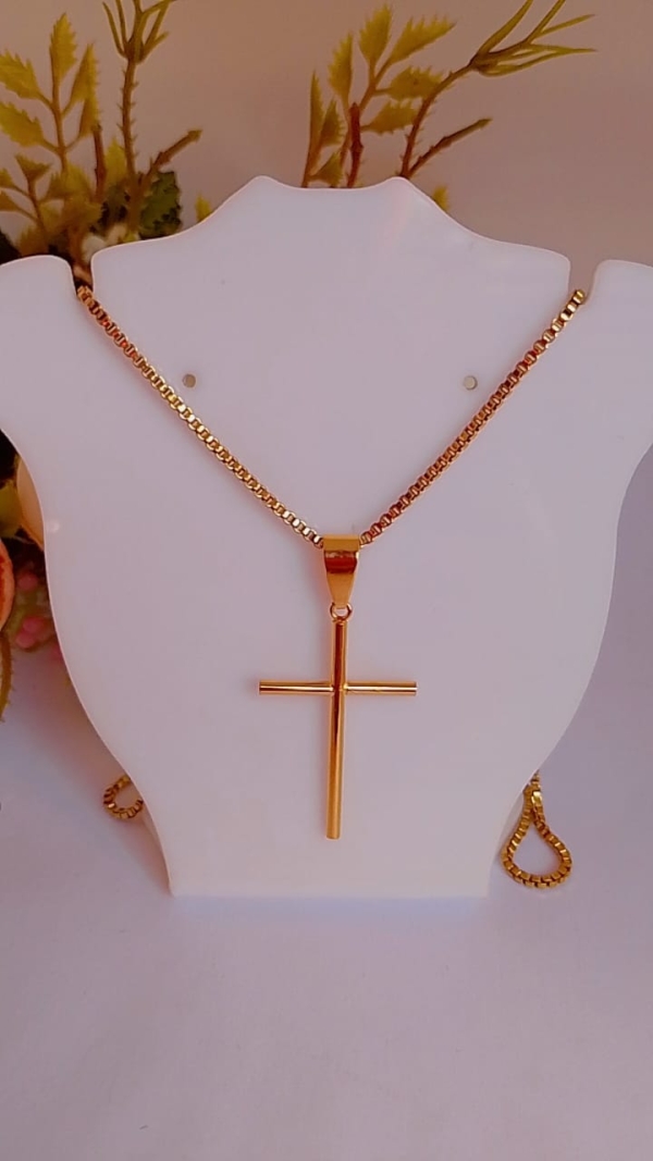 Corrente Fina Banhada a Ouro com Crucifixo Palito