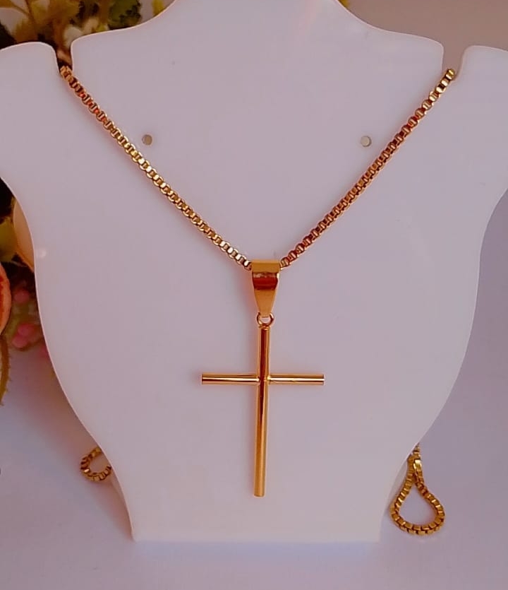 Corrente Fina Banhada a Ouro com Crucifixo Palito