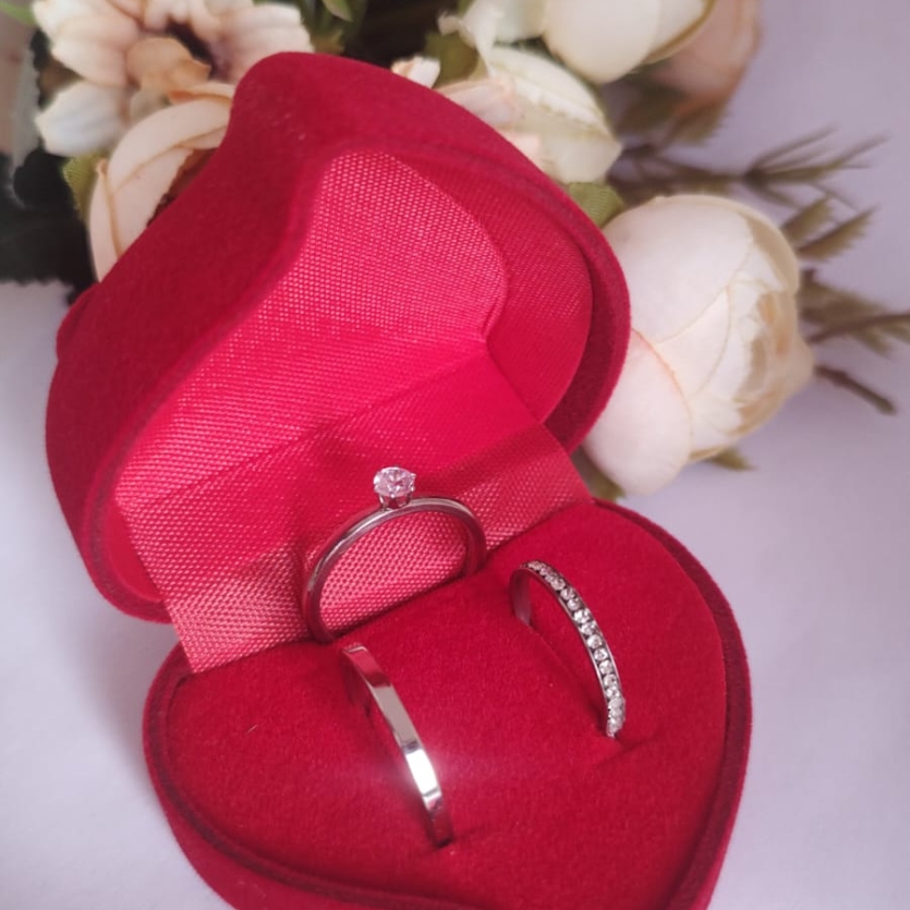 conjunto de alianças em aço inoxidável