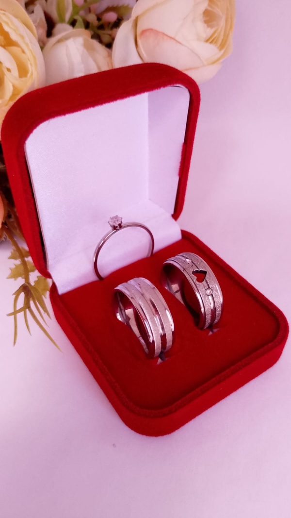 Par de Alianças Anatômicas 8mm – Amor que Brilha em Cada Detalhe