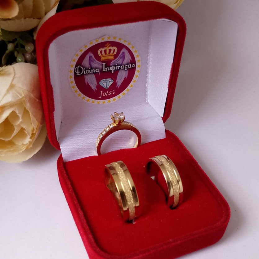 Conjunto de alianças de moedas antigas com solitário.